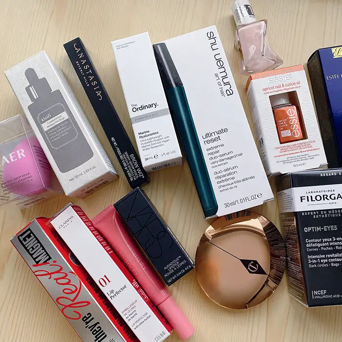 Klairs Fundamental Watery Oil, The Ordinary Marine Hyaluronics, Shu Uemura Ultimate Reset Extreme Repair Duo-serum, Clarins Lip Perfector, NARS Audacious Lipstick, Filorga Optim-Eyes, Charlotte Tilbury Airbrush Flawless Finish powder